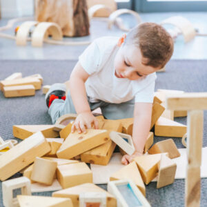 La importancia del movimiento libre y los cuidados en la primera infancia